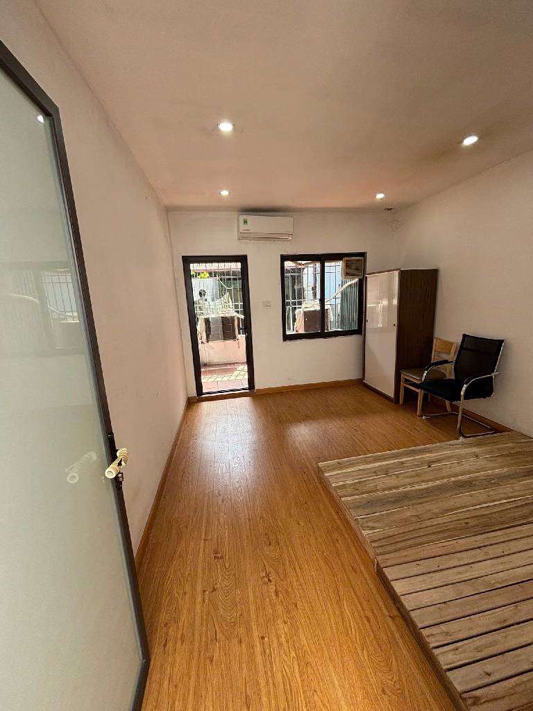 Nhà phố Ngọc Khánh – Ngõ nông, ba gác tránh – Nhà đẹp – 32m2 – 5 tầng – 8.75 tỷ
