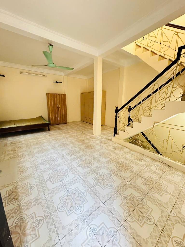 Nhà phố Đội Cấn – Ngõ nông – Dân xây đẹp – Mặt tiền rộng – 39m2 – 5 tầng – 8.4 tỷ