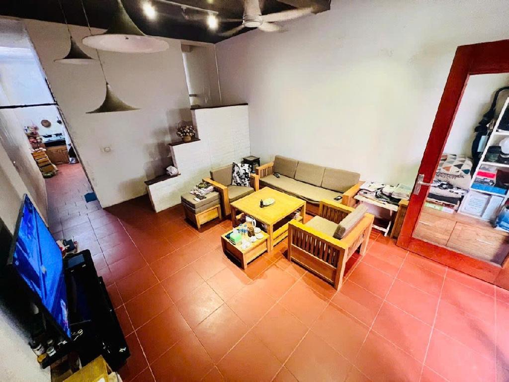 Nhà phố Hoàng Hoa Thám – Ngõ thông – Nhà rộng – Giá hợp lý – 81m2 – 3 tầng – 10.5 tỷ