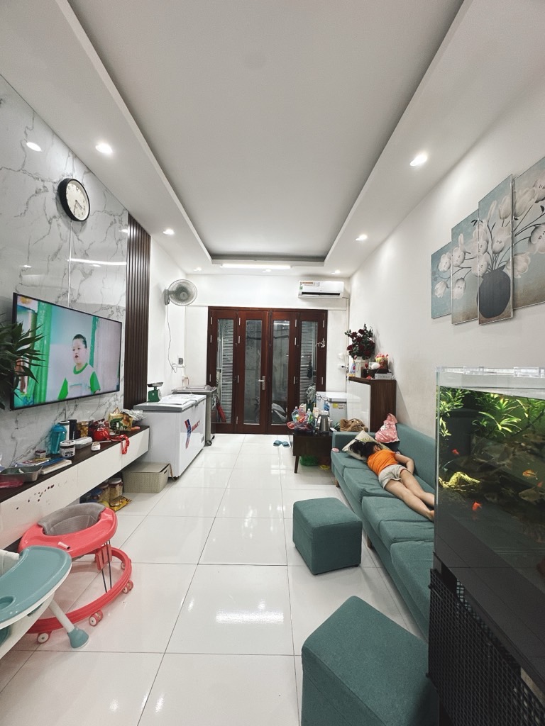 Nhà phố Hoàng Hoa Thám – Ngõ rộng – Lô góc thoáng sáng – Nhà đẹp – 33m2 – 5 tầng – 7.95 tỷ