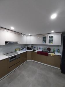 Nhà phố Vĩnh Phúc – Ô tô – Kinh doanh – 3 thoáng – Nhà đẹp – 34m2 – 5 tầng – 9.35 tỷ