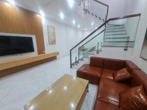 Nhà phố Hoàng Hoa Thám – Ngõ rộng, thông – Nhà đẹp – 3 thoáng– 58m2 – 3 tầng – 8.6 tỷ