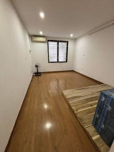 Nhà phố Ngọc Khánh – Ngõ nông, ba gác tránh – Nhà đẹp – 32m2 – 5 tầng – 8.75 tỷ