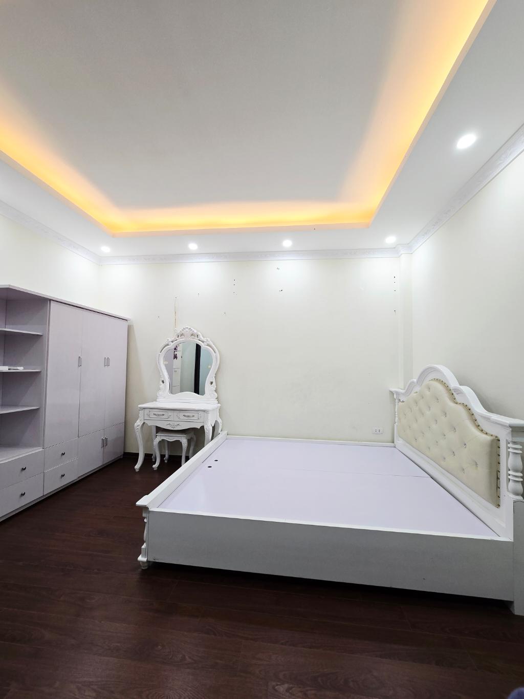 Bán nhà đông la nhà đẹp ở ngay 49m2. 3,7 tỉ