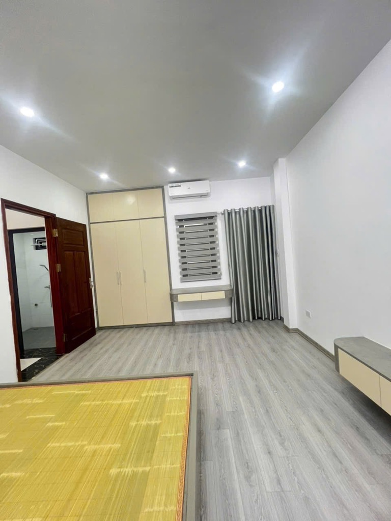 Bán nhà đông la nhà đẹp ở ngay 38m2. 5,2 tỉ