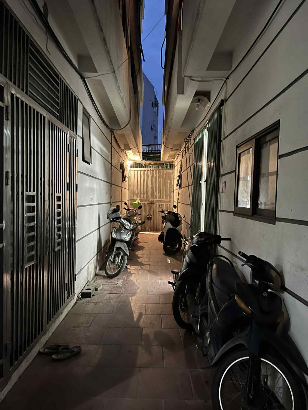 Bán nhà la phù nhà đẹp ở ngay 30m2. 4,65 tỉ