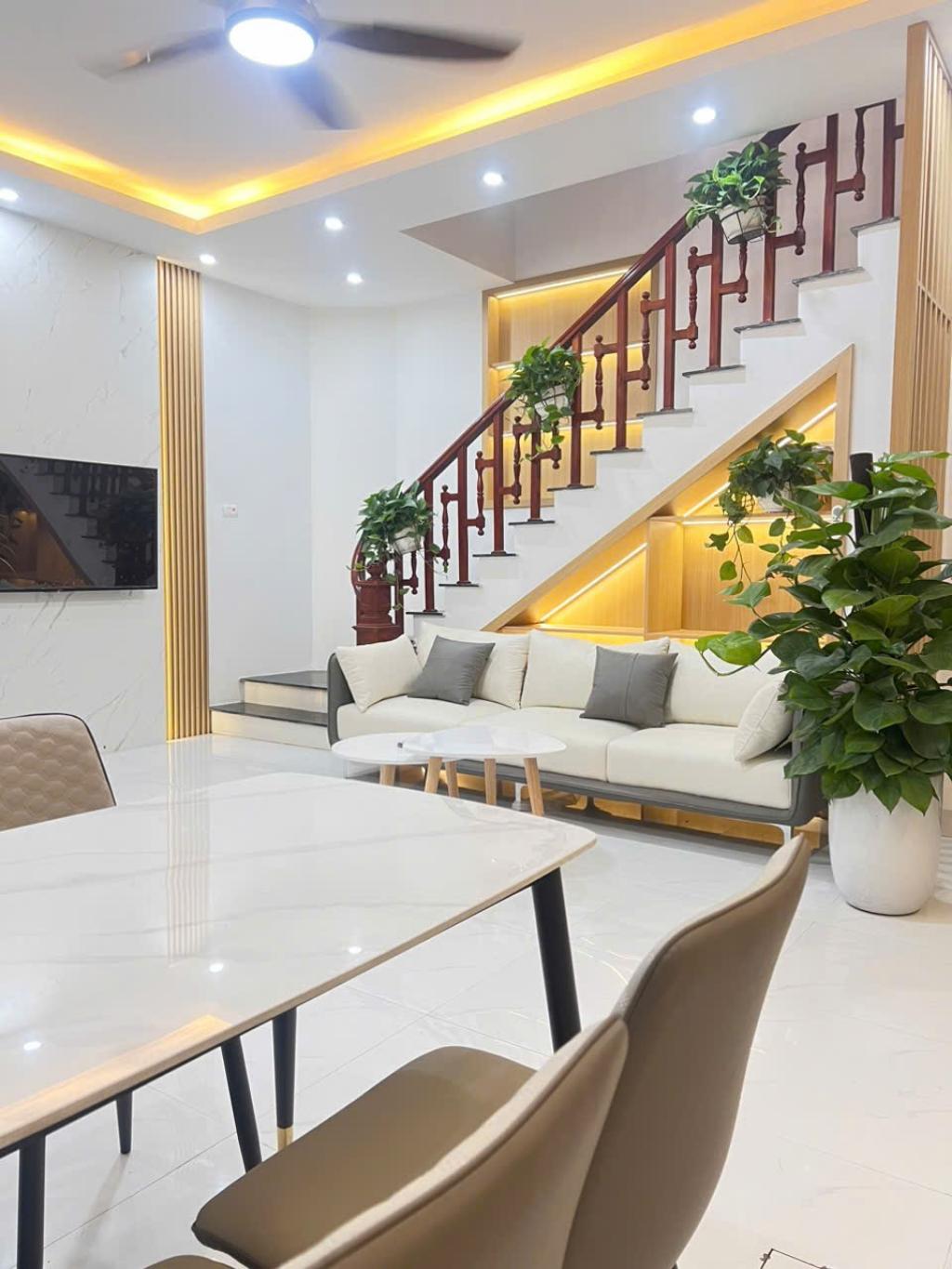Bán nhà la phù nhà đẹp ở ngay 39m2. 5,35 tỉ