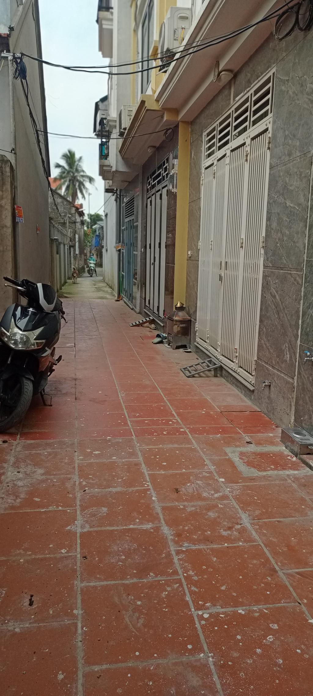 Bán nhà la phù nhà đẹp ở ngay 30m2. 4,25 tỉ