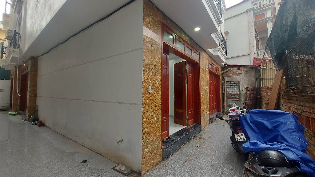 Bán nhà đông la nhà đẹp ở ngay 33m2. 4,85 tỉ