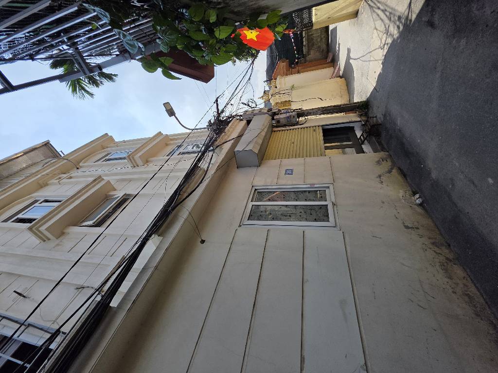 Bán nhà la phù nhà đẹp ở ngay 33m2. 4,3 tỉ