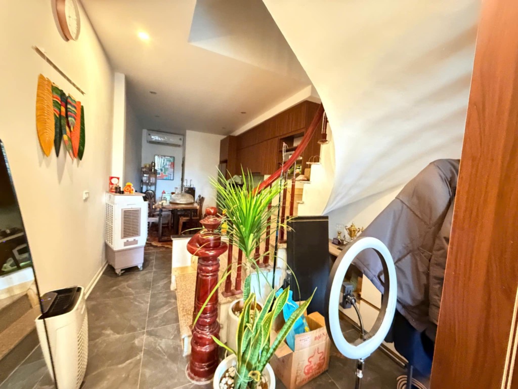 Bán nhà hữu hưng nhà đẹp ở ngay 42m2 6, 3 tỉ
