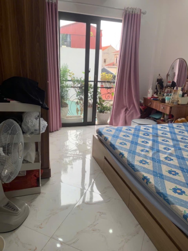 Bán nhà la phù nhà đẹp ở ngay 37m2. 4,7 tỉ