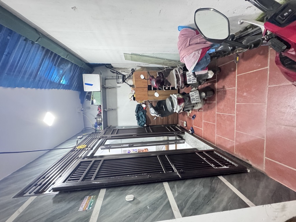 Bán nhà đông la nhà đẹp ở ngay 44m2. 7 tỉ