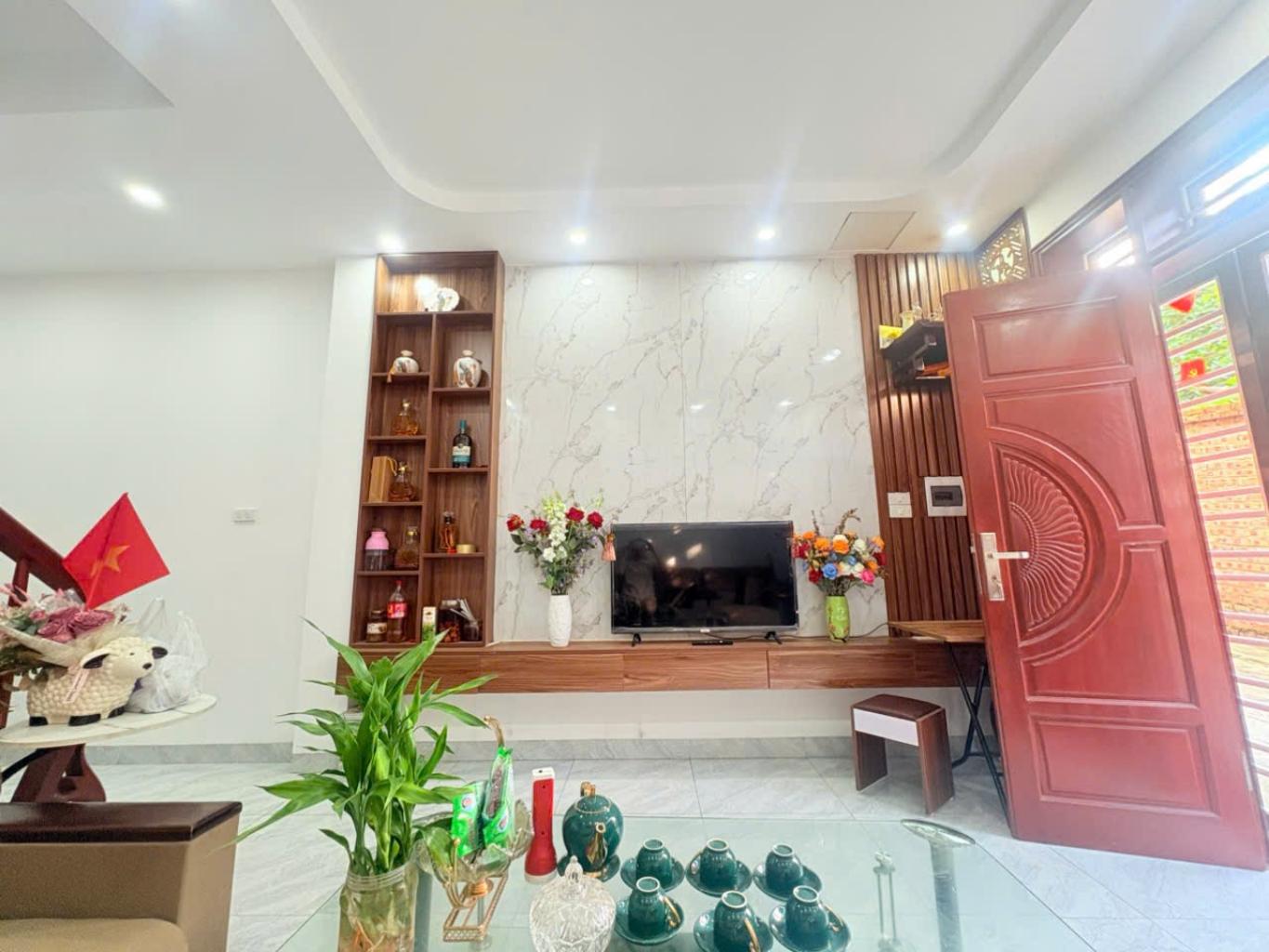 Bán nhà phụng châu nhà đẹp ở ngay 32 m2. 2,95 tỉ