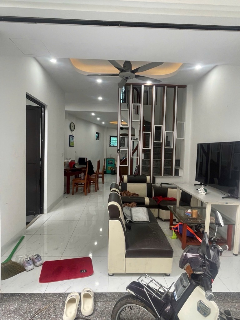 Bán nhà đông la nhà đẹp ở ngay 31m2. 3,45 tỉ