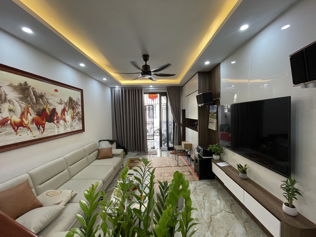 Bán nhà đông la nhà đẹp ở ngay 59m2. 6,2 tỉ