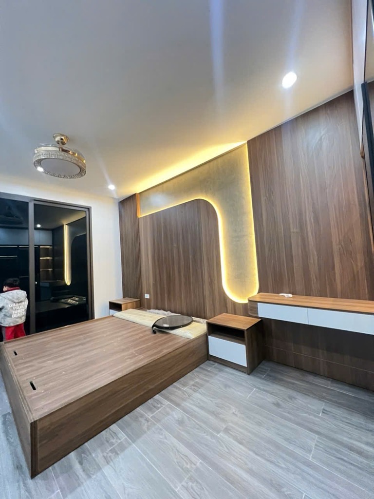 Bán nhà đông la nhà đẹp ở ngay 32m2. 4,9 tỉ
