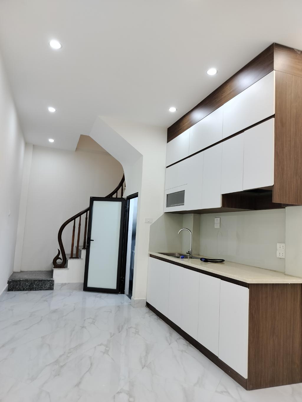 Bán nhà la phù nhà đẹp ở ngay 45m2 5, 7 tỉ