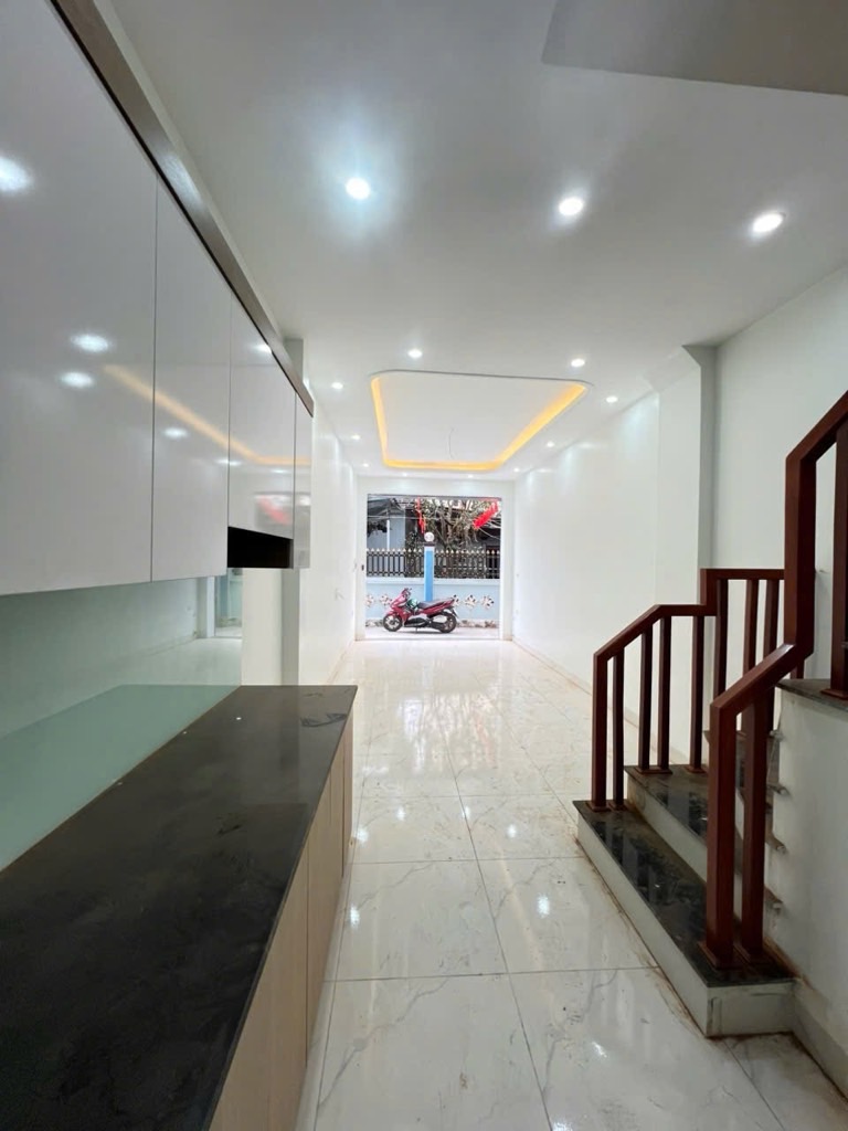 Bán nhà đông la nhà đẹp ở ngay 33m2. 5,25 tỉ