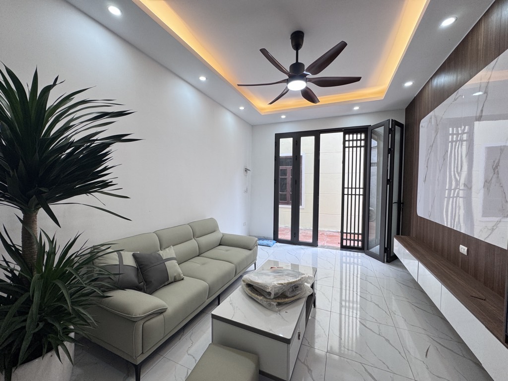 Bán nhà la phù nhà đẹp ở ngay 35m2. 5,55 tỉ