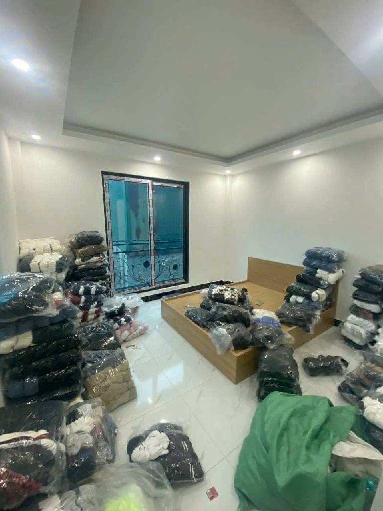 Bán nhà la phù nhà đẹp ở ngay 33m2. 6,6 tỉ