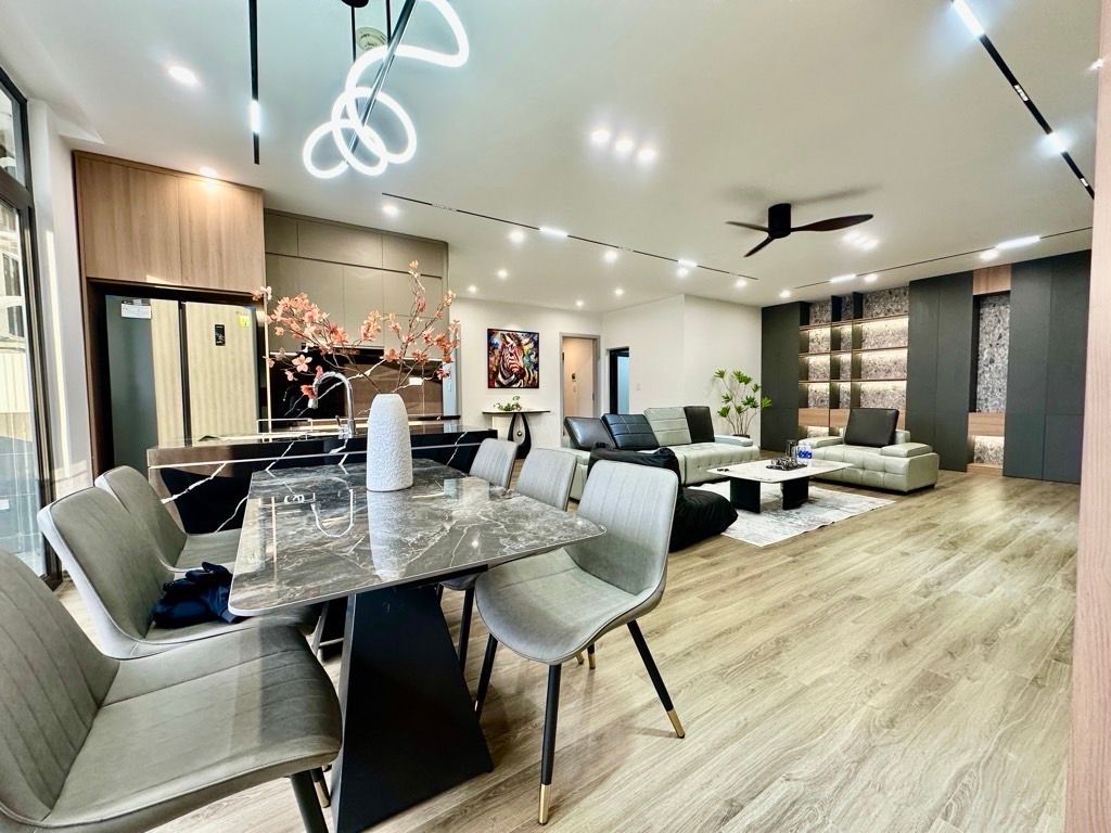 Bán nhà chung cư lê trọng tấn 140m2. 8,5 tỉ