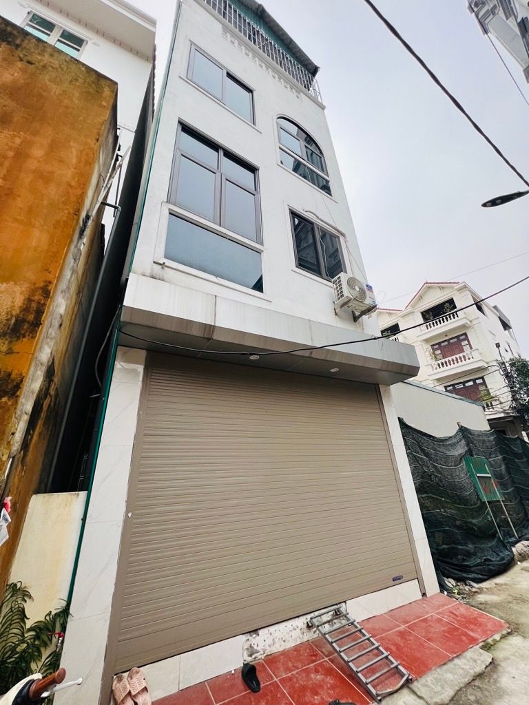 Bán nhà đông la nhà đẹp ở ngay 31m2. 5,85 tỉ