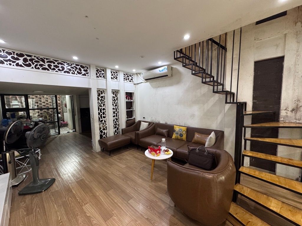 Bán đất tặng nhà la tinh đông la 60m2.  5,6 tỉ