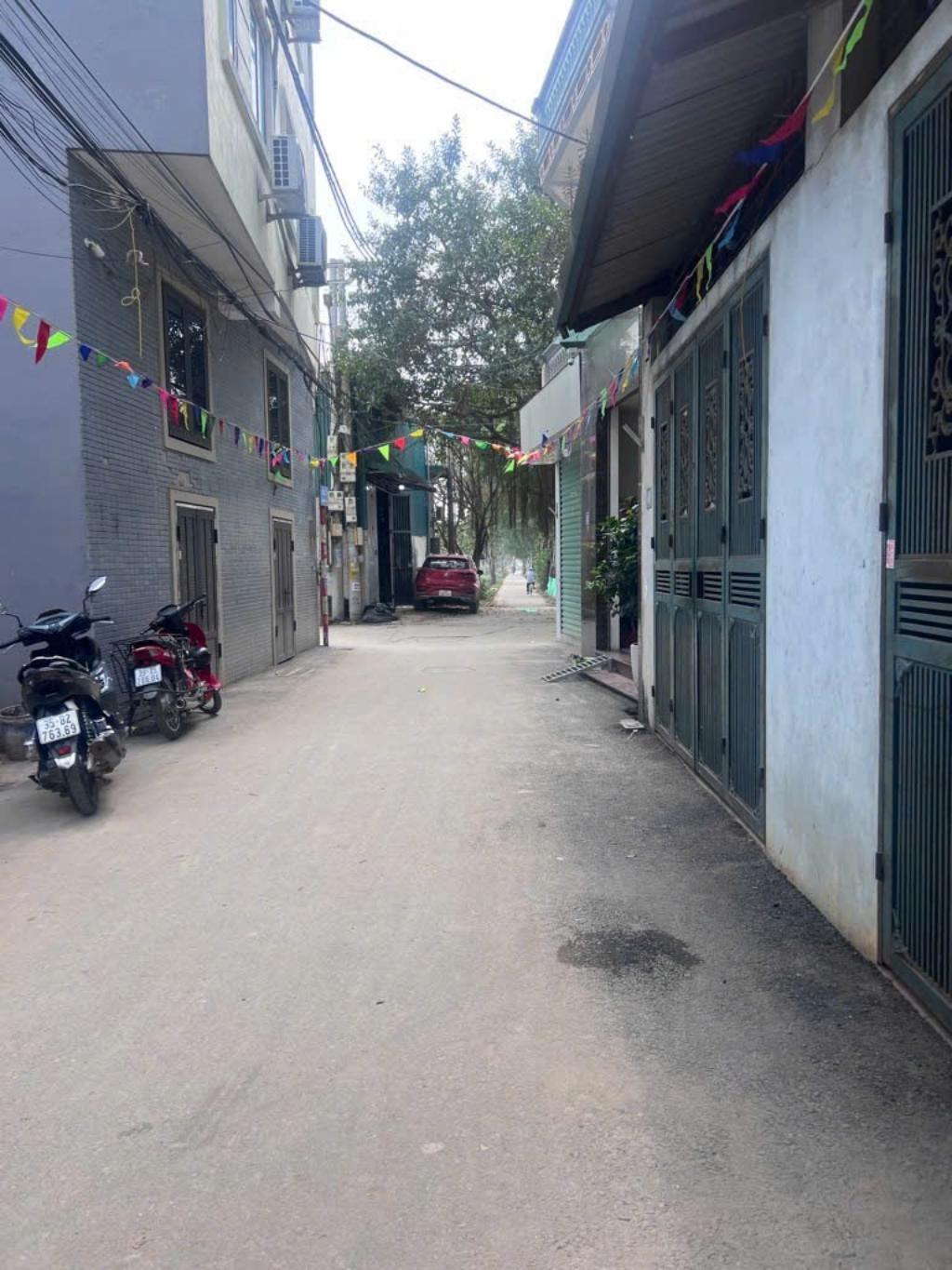 Bán nhà la phù, nhà đẹp ở ngay 41m2. 5,35 tỉ