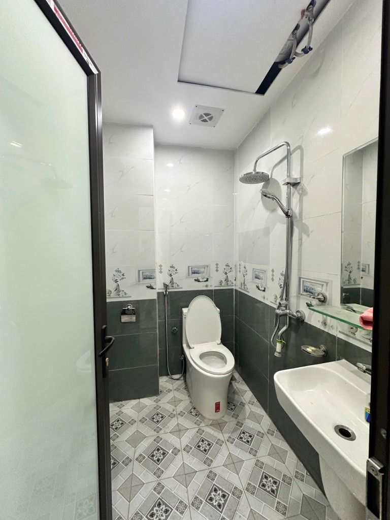 Bán nhà vân côn nhà đẹp ở ngay 40m2. 4,1 tỉ