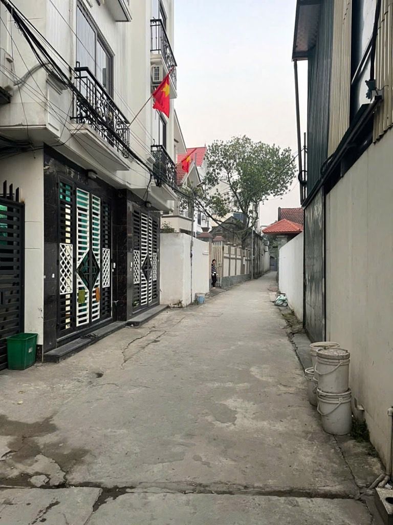 Bán nhà la phù, nhà đẹp ở ngay 42m2. 7,98 tỉ