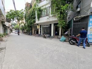 Bán nhà đông la nhà đẹp ở ngay 49m2. 3,7 tỉ