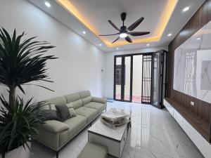 Bán nhà la phù nhà đẹp ở ngay 35m2. 5,55 tỉ