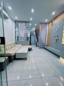 Bán nhà đông la nhà đẹp ở ngay 31m2. 5,85 tỉ