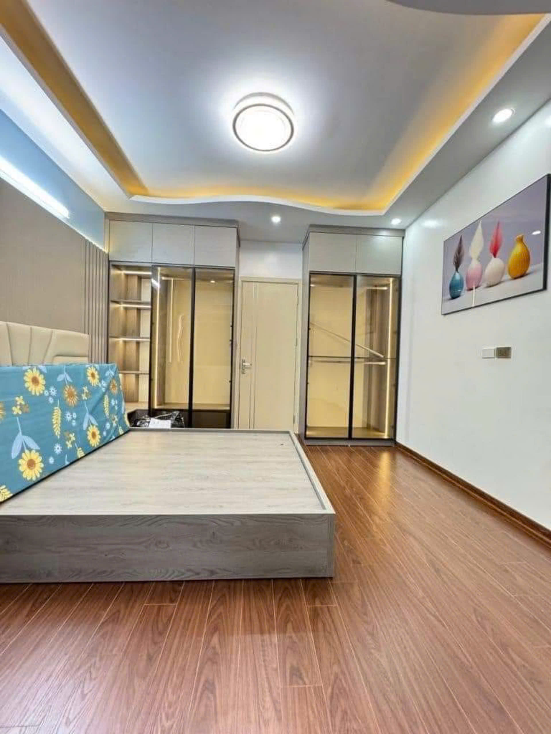 BÁN NHÀ PHÚ DIỄN 5 TẦNG FULL NỘI THẤT, DT 35M, VIEW HỒ GIÁ NHỈNH 5 TỶ ( có thương lượng )
-	Chủ