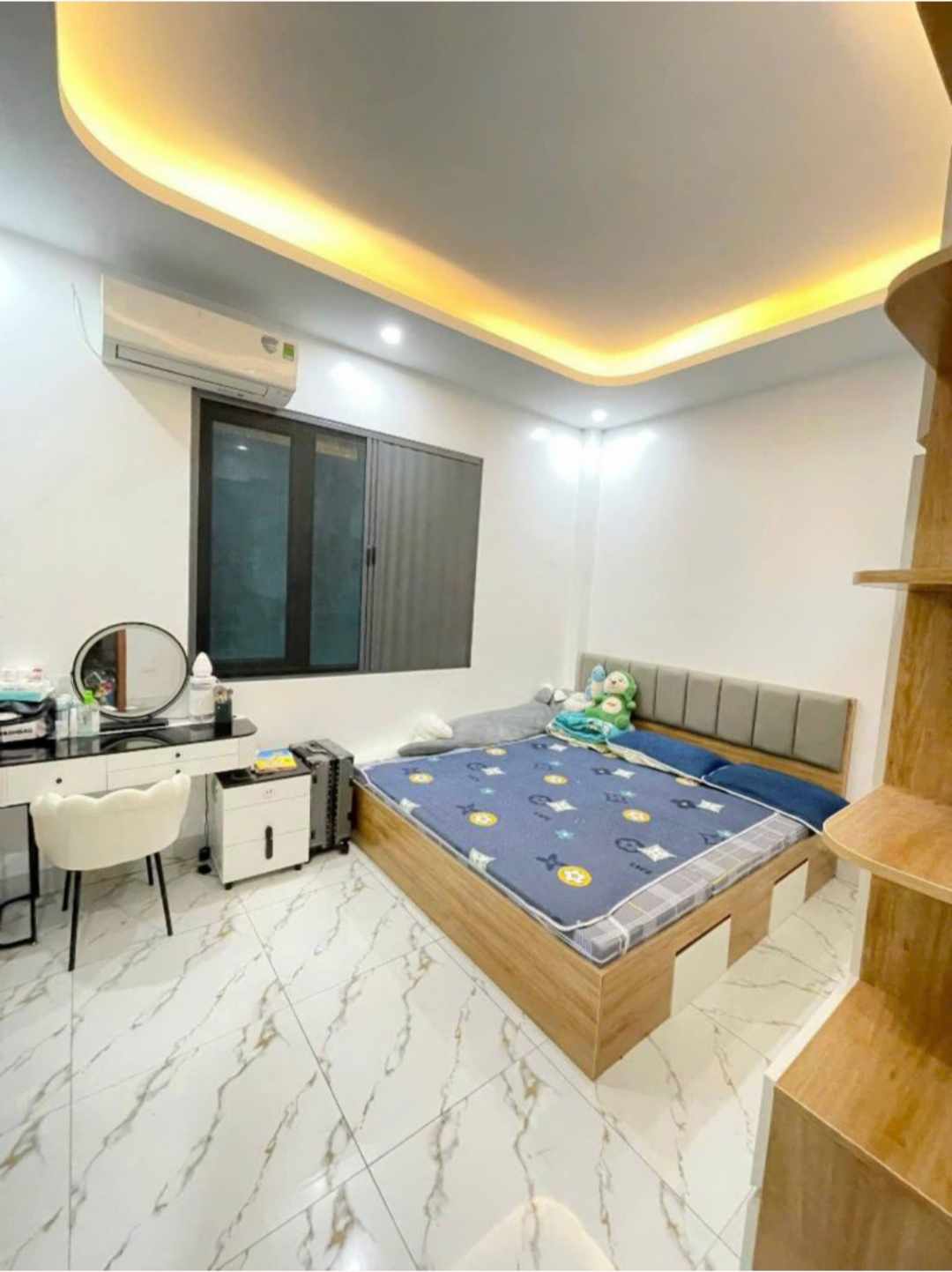 Nhà đẹp Mỹ Đình, ngõ rộng, 10m ra đường oto, 200m ra bãi xe, 43m2, Chỉ 7.15Tỷ