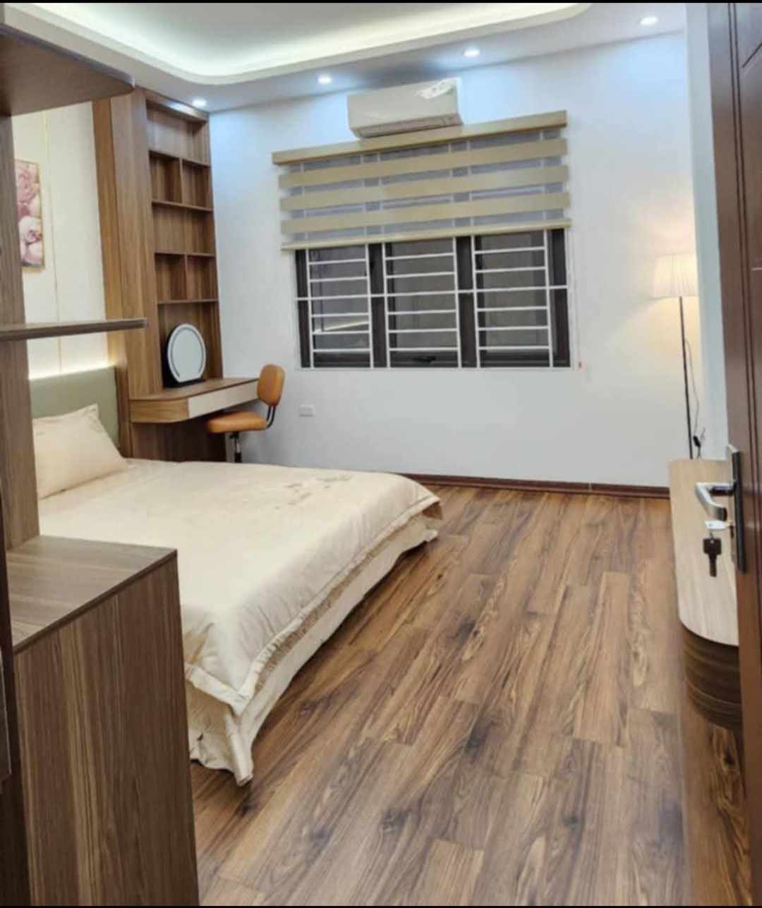 Bán gấp nhà Mễ Trì, ngõ nông 3 gác tránh SH, sổ vuông đẹp, 45m2, Chỉ 7.3 tỷ