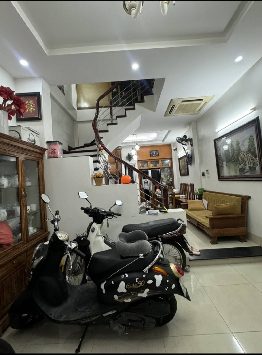 Bán gấp nhà đẹp Mễ Trì, ngõ 3gác tránh SH, 10m ra oto tải, sổ vuông, 52m2, 5 tầng, Chỉ 9.2tỷ