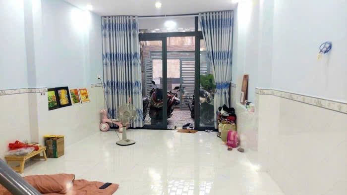 NHÀ BÁN 76 M2 ĐƯỜNG CỘNG HÒA , NGANG 4,2M DÀI 19M VÀI CĂN RA MT CỘNG HÒA CHỈ 5.4 TỶ LH 0983551050