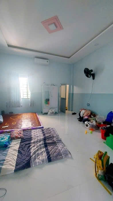 NHÀ BÁN 76 M2 ĐƯỜNG CỘNG HÒA , NGANG 4,2M DÀI 19M VÀI CĂN RA MT CỘNG HÒA CHỈ 5.4 TỶ LH 0983551050