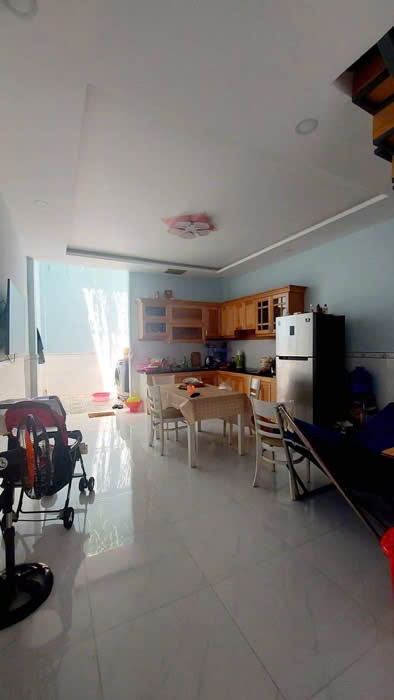 NHÀ BÁN 76 M2 ĐƯỜNG CỘNG HÒA , NGANG 4,2M DÀI 19M VÀI CĂN RA MT CỘNG HÒA CHỈ 5.4 TỶ LH 0983551050