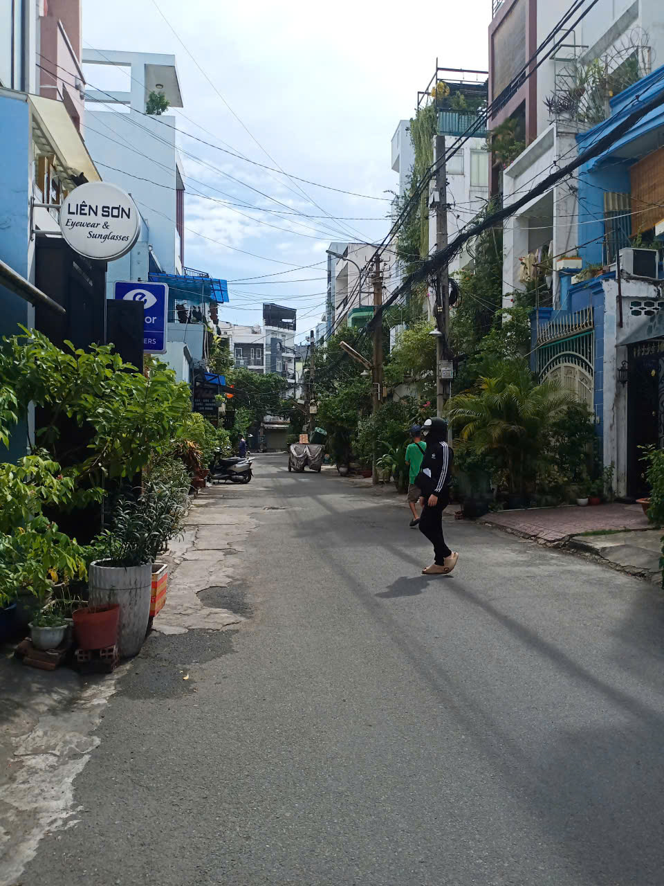 NHÀ BÁN 76 M2 ĐƯỜNG CỘNG HÒA , NGANG 4,2M DÀI 19M VÀI CĂN RA MT CỘNG HÒA CHỈ 5.4 TỶ LH 0983551050