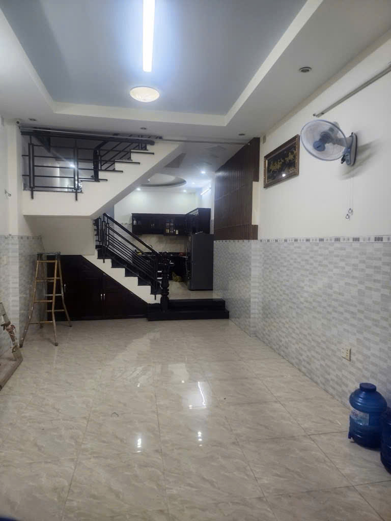 NHÀ BÁN, HOÀNG VĂN THỤ ,TÂN BÌNH ,NGANG 4 DÀI 15, 5 TẦNG MỚI CHỈ 9.1 TỶ, TẶNG NỘI THẤT GỖ CAO CẤP.