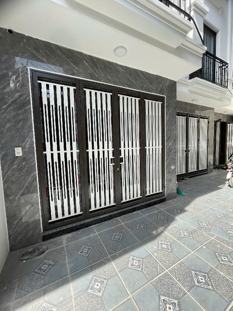 Bán nhà Cổ Nhuế, 35m2, 3 ngủ giá 5,85 tỷ, full nội thất, ô tô sát cửa