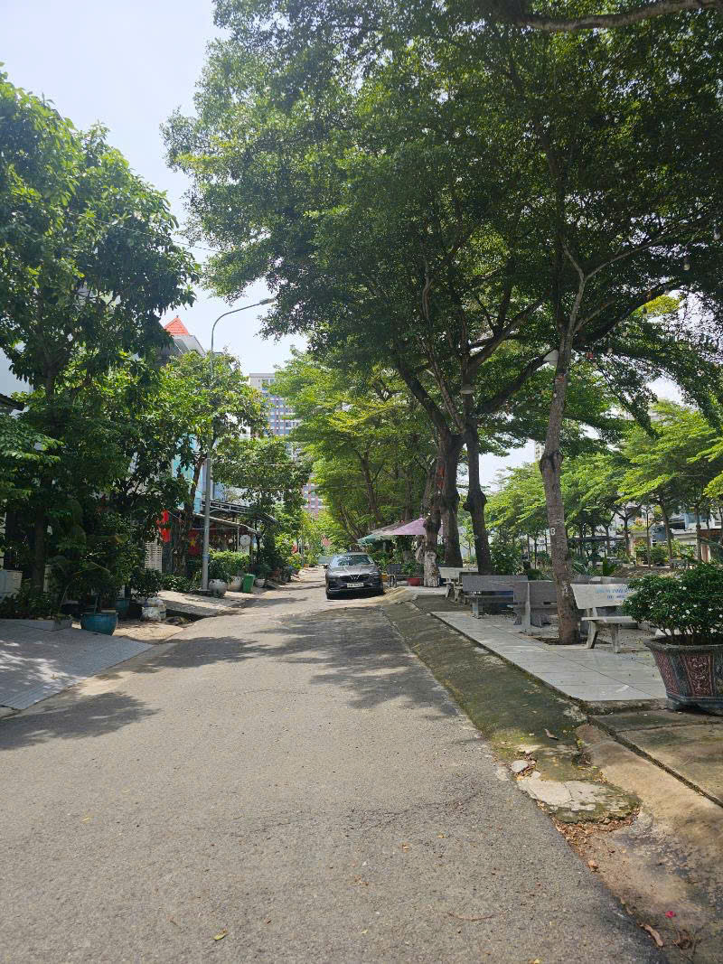 Nhà phố 90m2 - Giá 11.2 tỷ - View sông mộng mơ - Đường số D5A - Quận 7