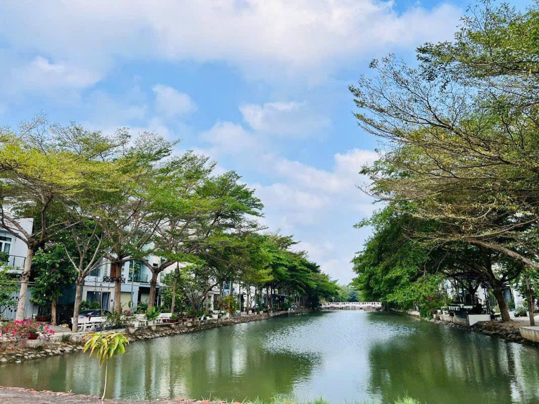 Nhà phố 90m2 - Giá 11.2 tỷ - View sông mộng mơ - Đường số D5A - Quận 7