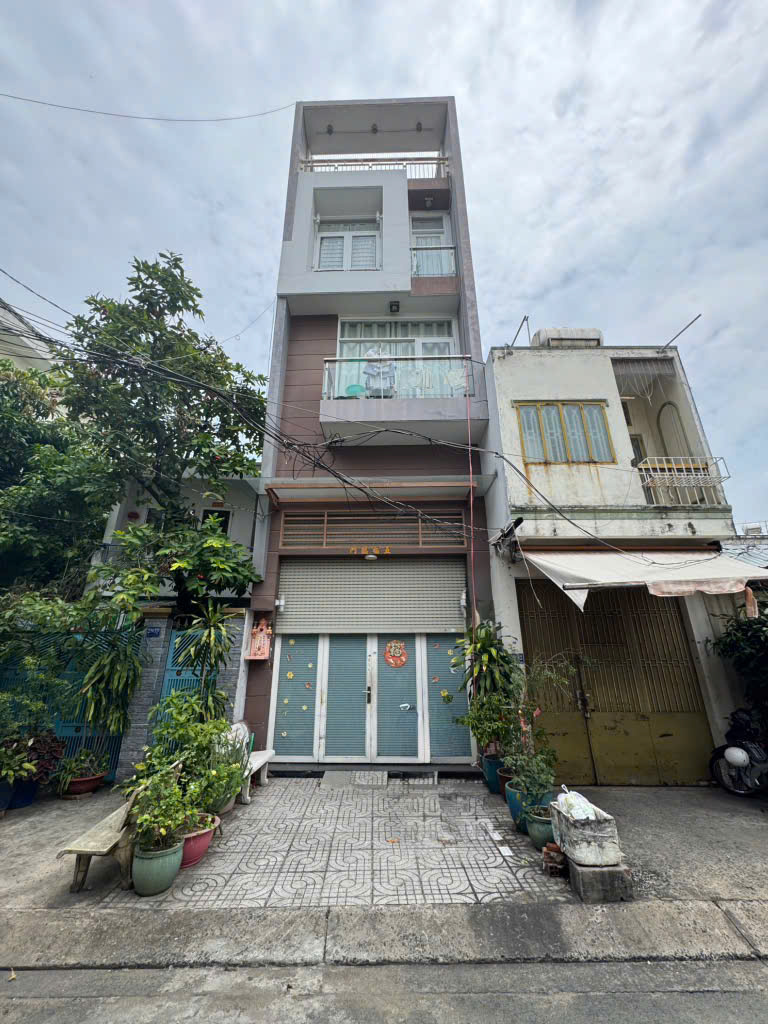 Nhà phố 90m2 - Giá 13.5 - 5PN - 4 tầng - Đường D1 - Quận 7