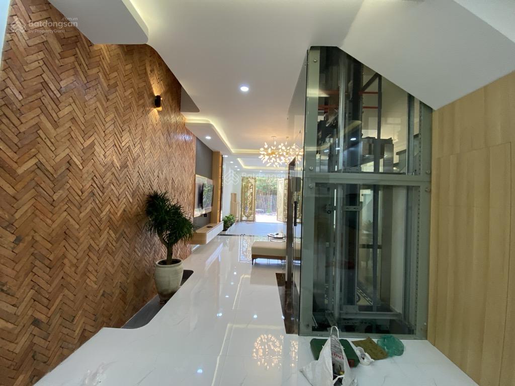 Nhà phố đi thang máy - 90m2 - nội thất xịn - giá 14 tỷ - đường D4, Q7