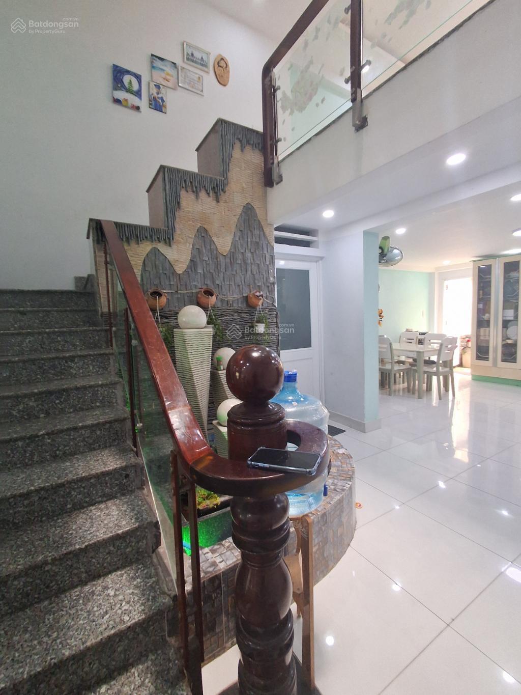 Mặt tiền 90m2 - giá 14.2 tỷ - ngay chợ Phú Thuận - Cao Thị Chính, Q7