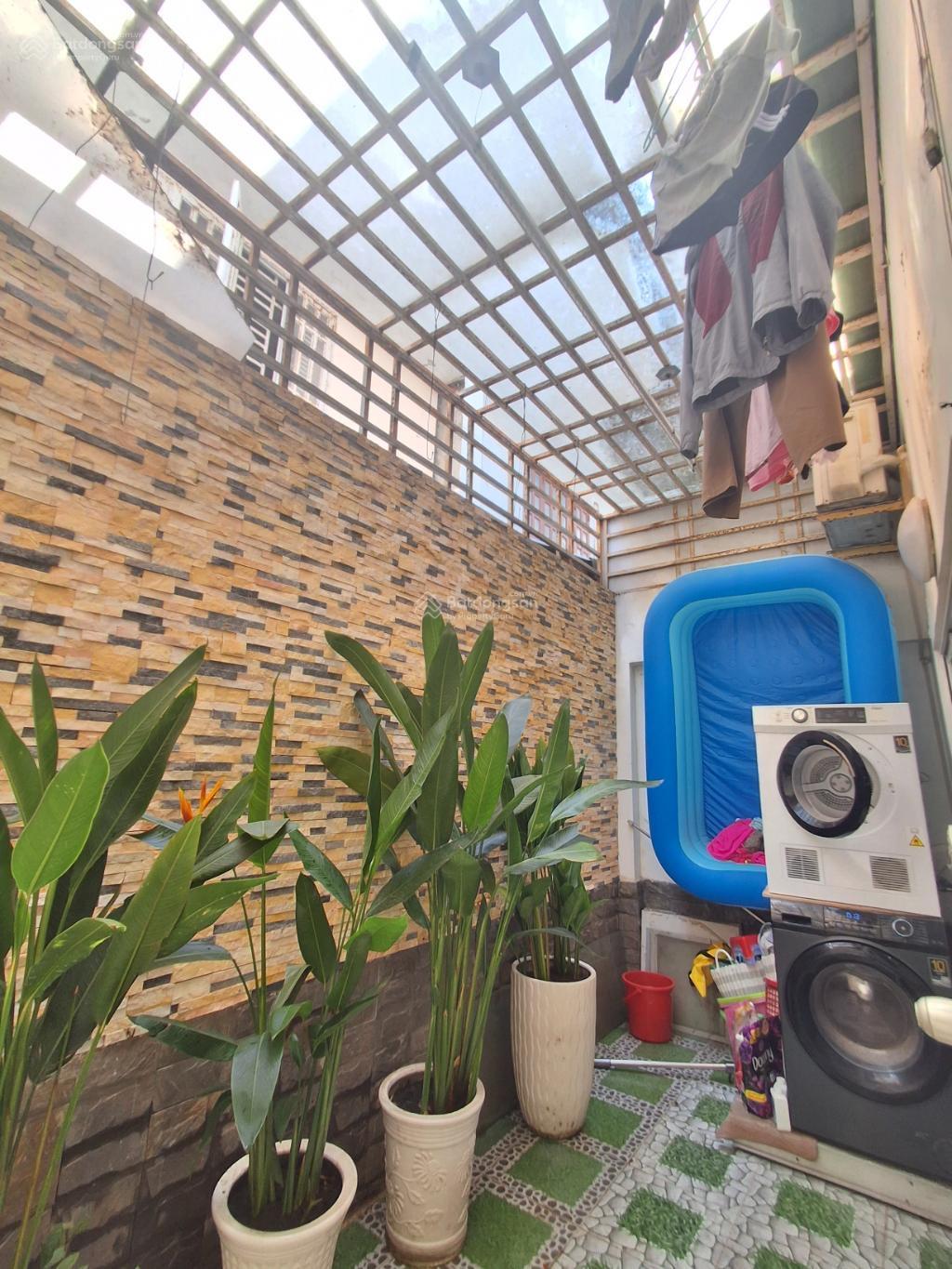 Mặt tiền 90m2 - giá 14.2 tỷ - ngay chợ Phú Thuận - Cao Thị Chính, Q7